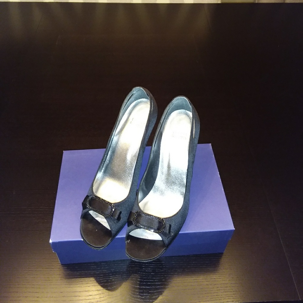 Satin Stuart Weitzman Glokibbi peep toe heels